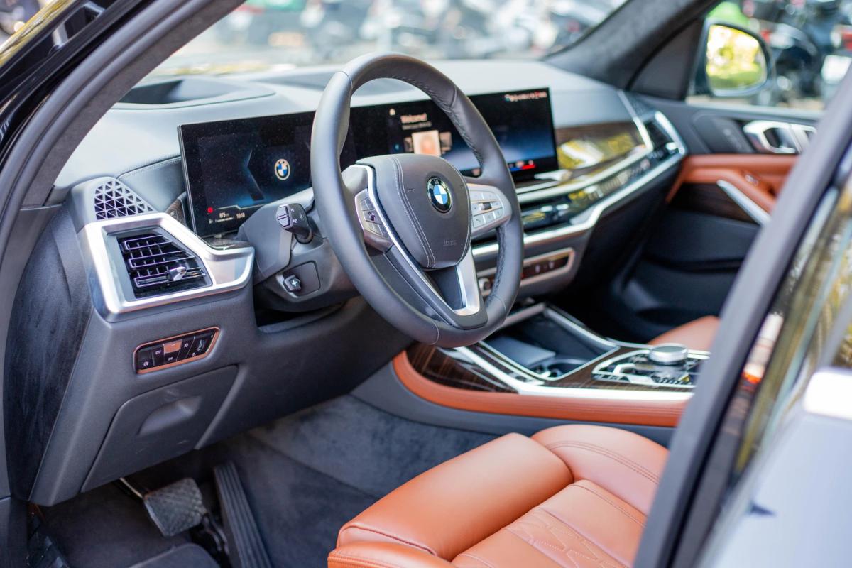 Image of a BMW X7