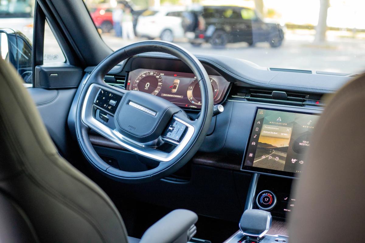 Image of a Land Rover RR Vogue